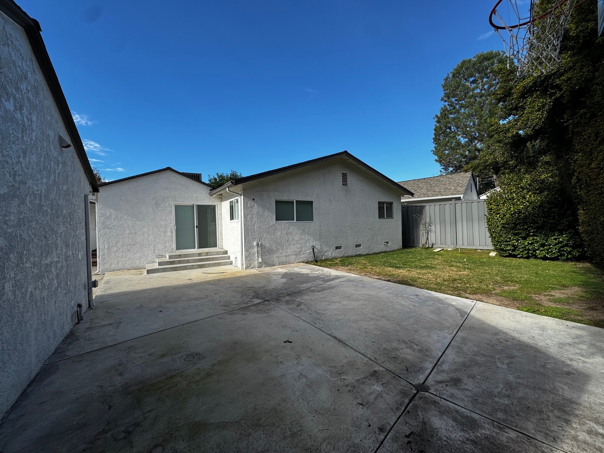 Building Photo - 5840 Allott Ave