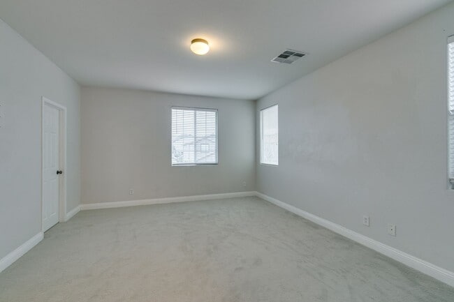 Building Photo - Beautiful Split-Level Home on Corner Lot with Pool and Spa!