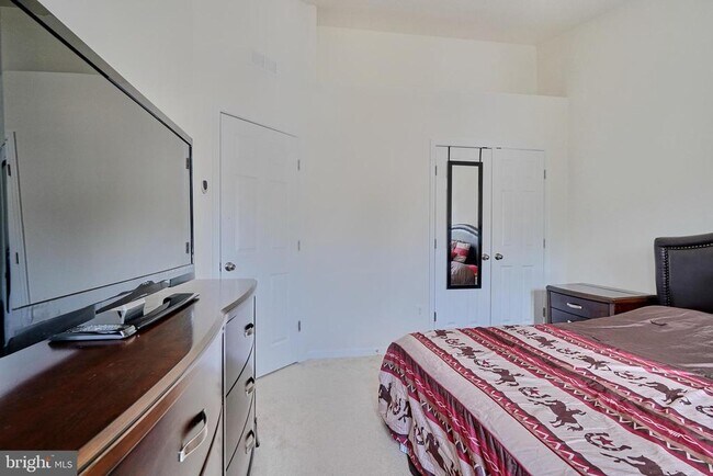 Building Photo - 7863 River Rock Way
