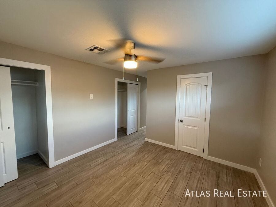 Building Photo - 3412 W Orangewood Ave