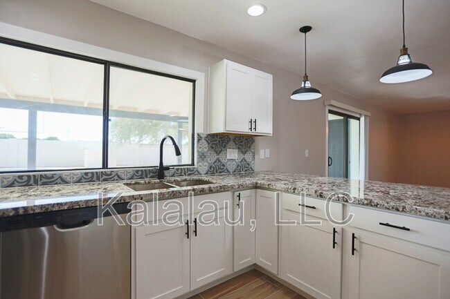 Building Photo - 1817 E Alameda Dr