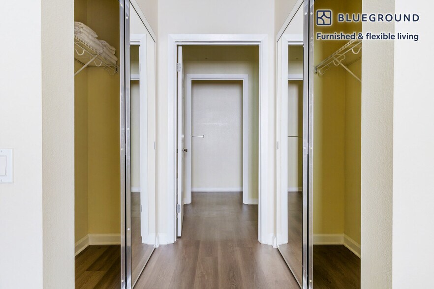 Building Photo - 853 Commodore Dr