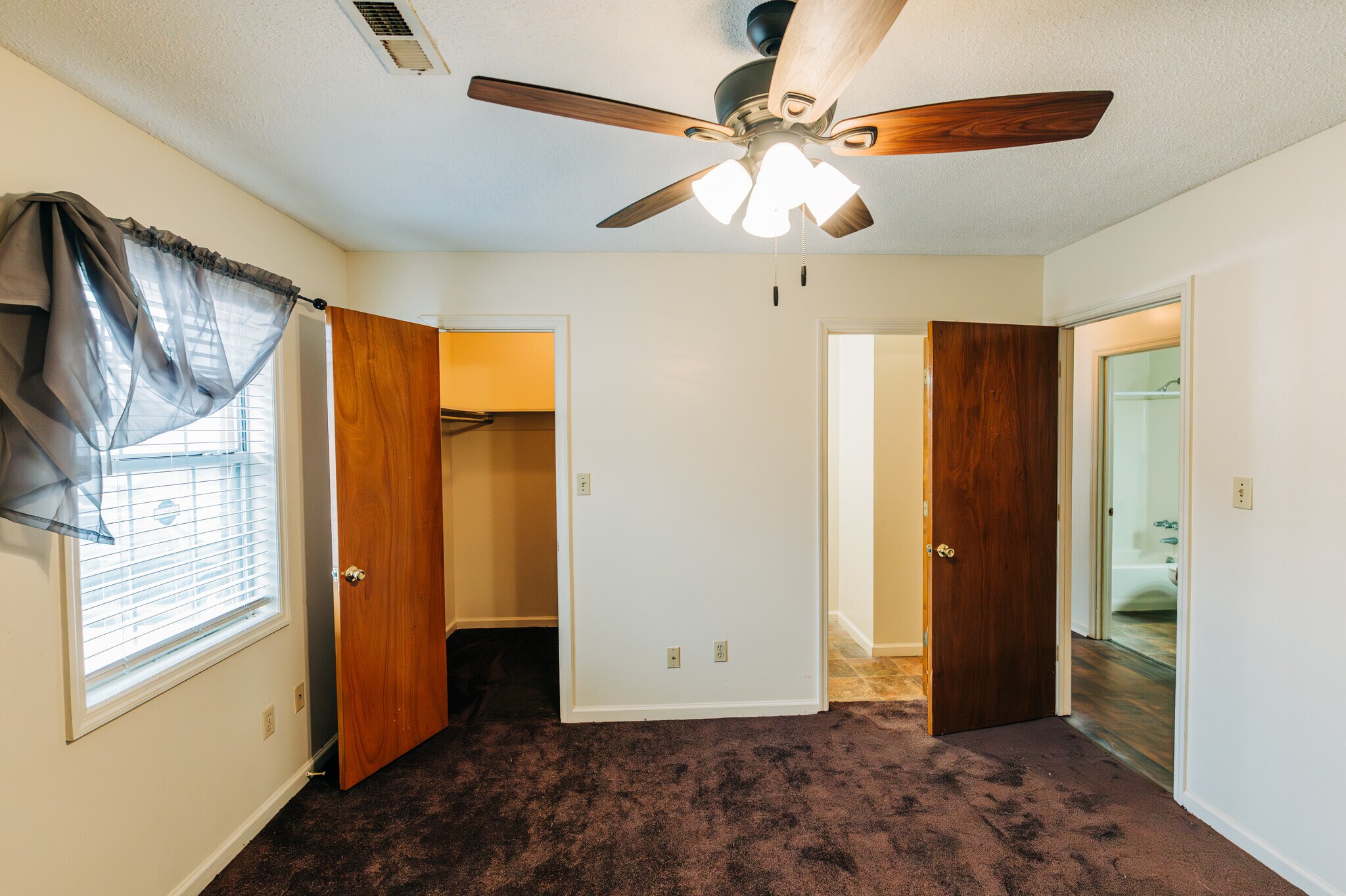 Building Photo - 1202 Douglas MacArthur St