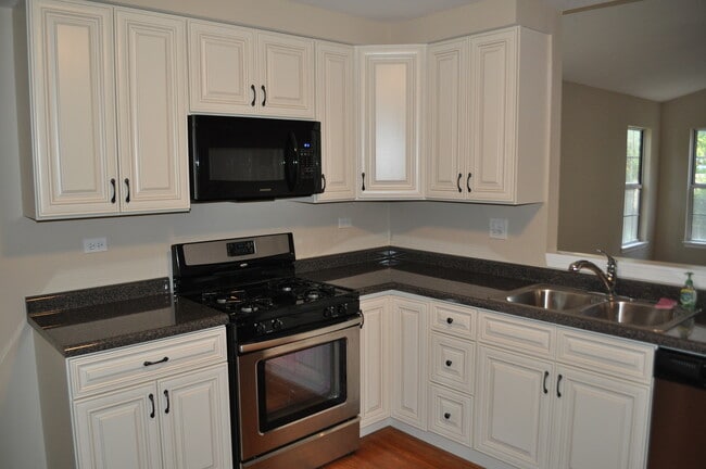 Building Photo - 15 Whispering Dr