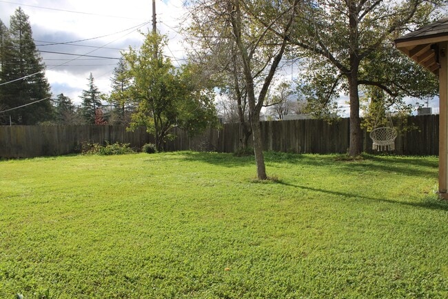 Building Photo - 7905 Julia Ct