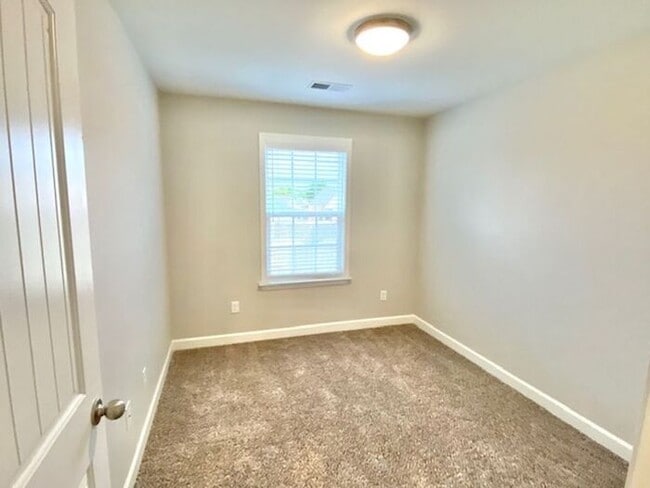 Building Photo - Now Leasing a 5-bedroom 3 bath home in Walls, Mississippi at Mallard Park