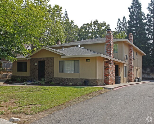 Queenston Plaza Apartments 39303948 Queenston Ct Carmichael CA 95608