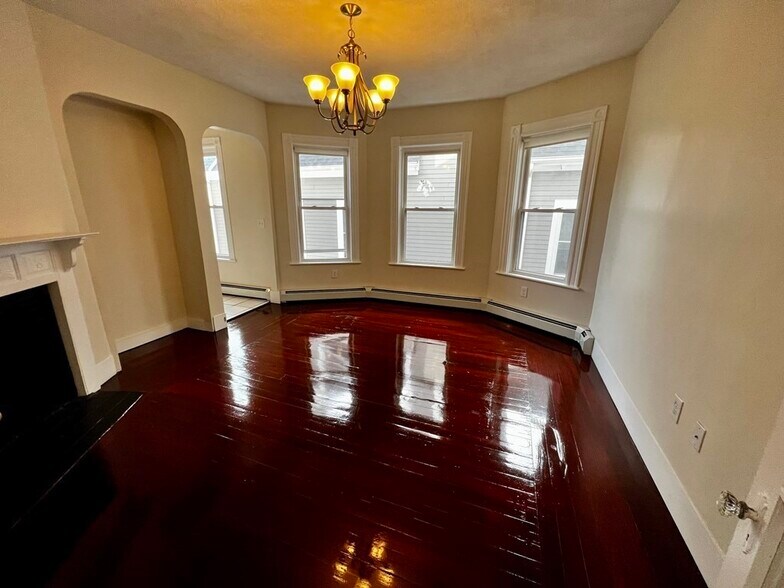 Building Photo - 19 Banks St