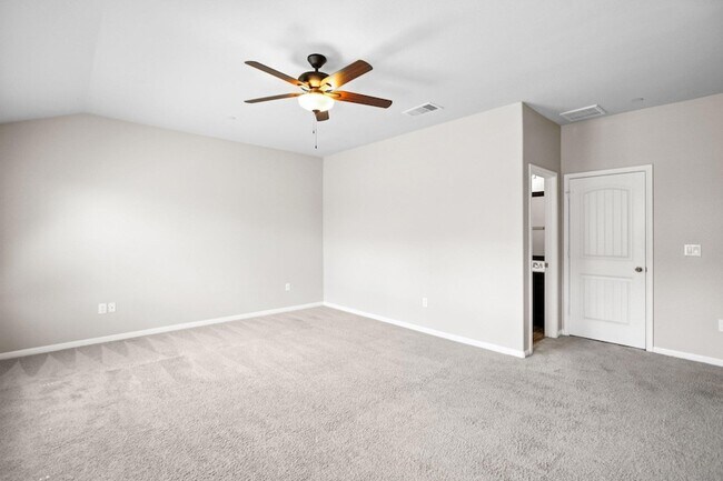 Building Photo - 516 E Slaughter Ln