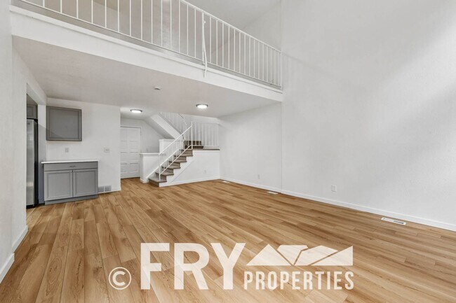 Building Photo - 14313 E Warren Pl