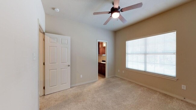 Building Photo - 145 Forest Dr Loop