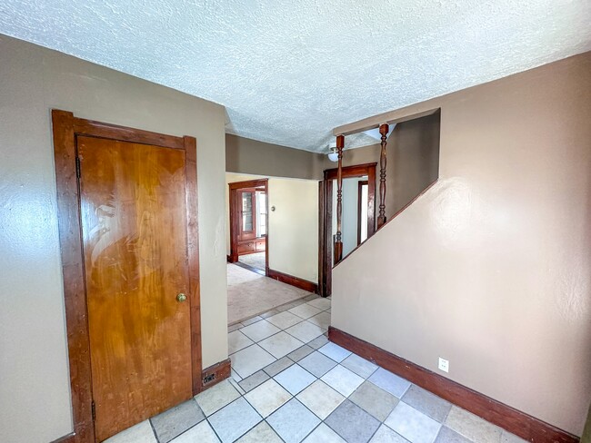 Building Photo - 14812 Westropp Ave