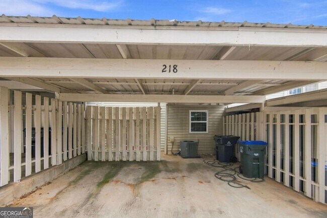 Building Photo - 218 Mill Creek Pl