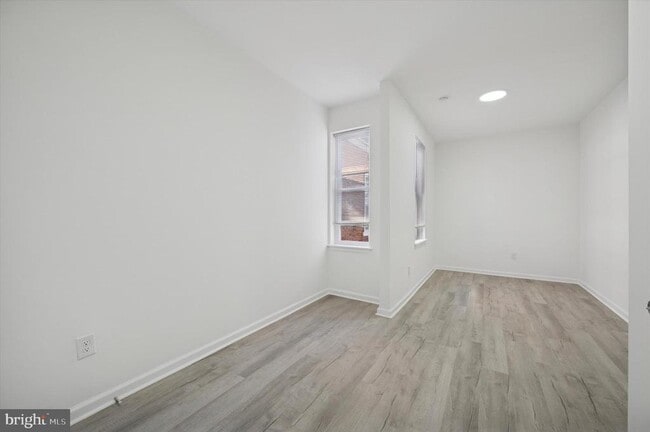 Building Photo - 705 S 60th St