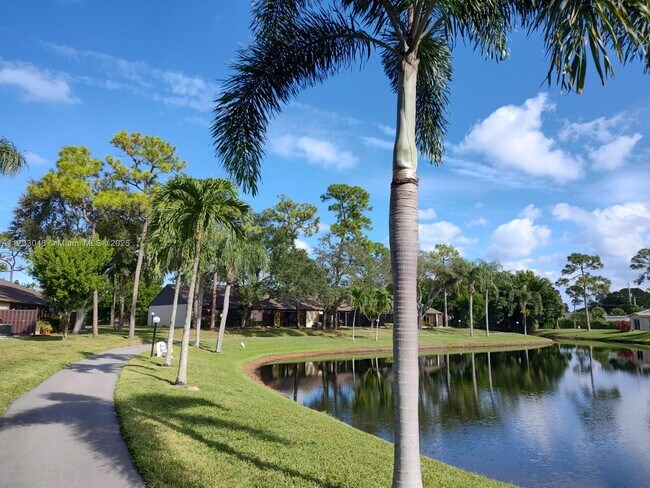 Building Photo - 442 Pine Glen Ln