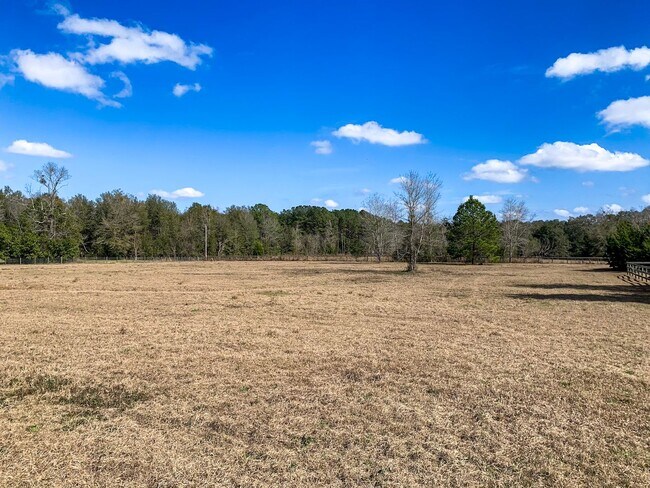 Building Photo - 4BR/3BA Horse/Pet Friendly Home on 5 Acres!