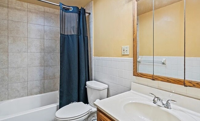 Building Photo - 5238 Elmwood Dr