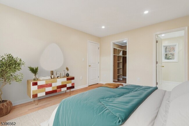 Building Photo - 215 Summit Ave