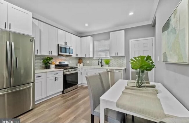 Building Photo - 3248 Leverton Ave