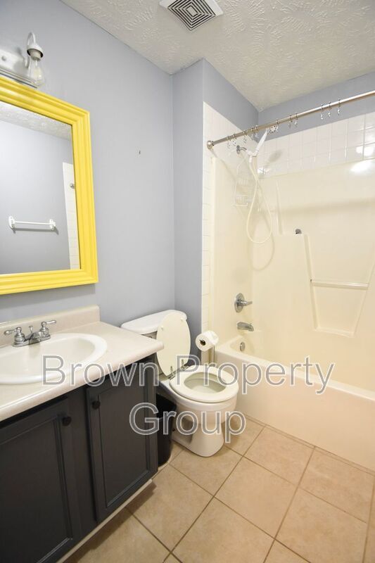 Building Photo - 112 Camrose Ct