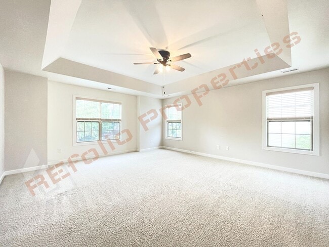 Building Photo - Lovely 5 Bedroom 4 Bathroom Single Family ...