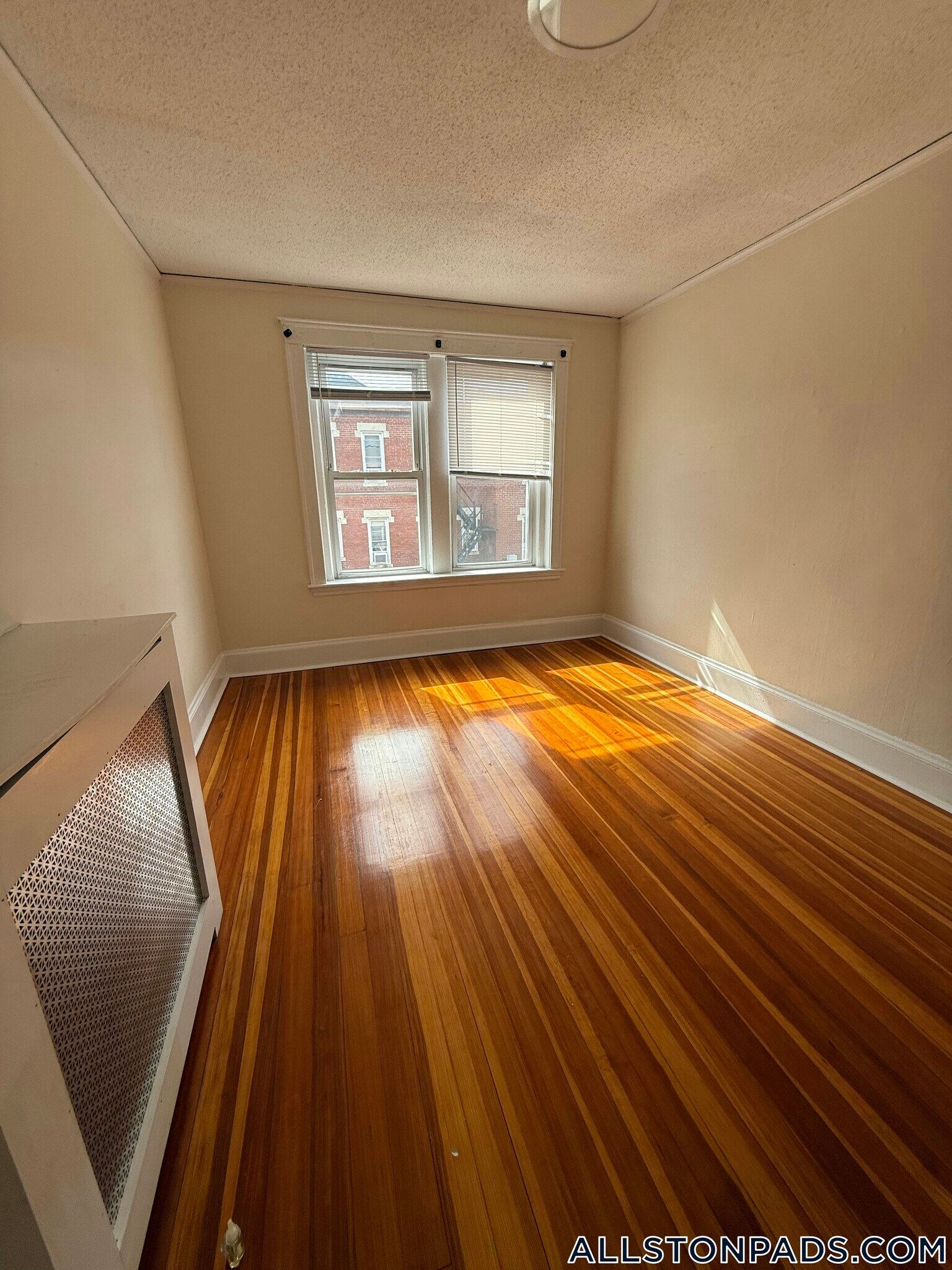 Building Photo - 6 Barrows St