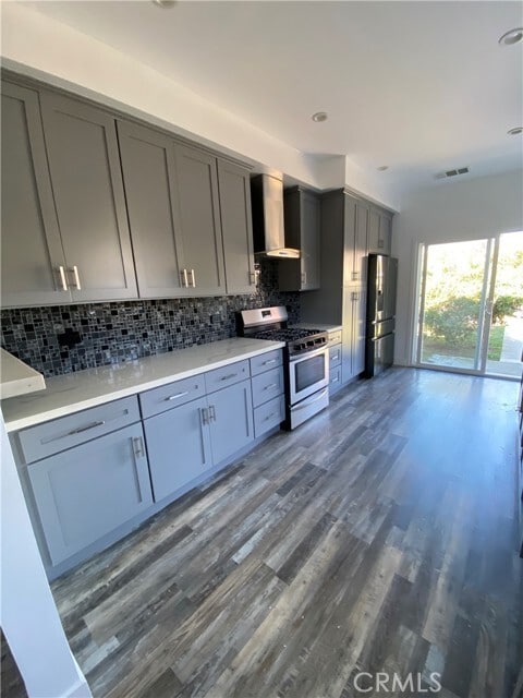 Building Photo - 13815 Vanowen St