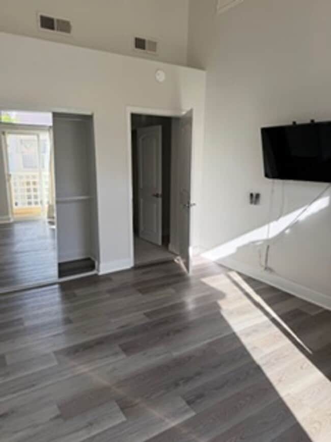 Building Photo - 2 Bed / 2 Bath Townhome in El Cajon