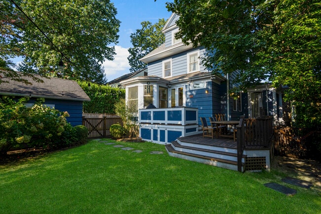 Building Photo - 5 Gerlach Pl