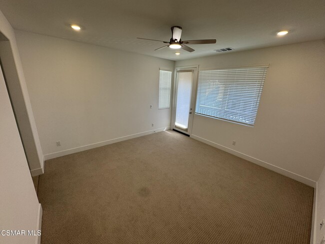 Building Photo - 701 Edward Scholle Dr