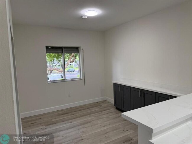 Building Photo - 16364 Malibu Dr