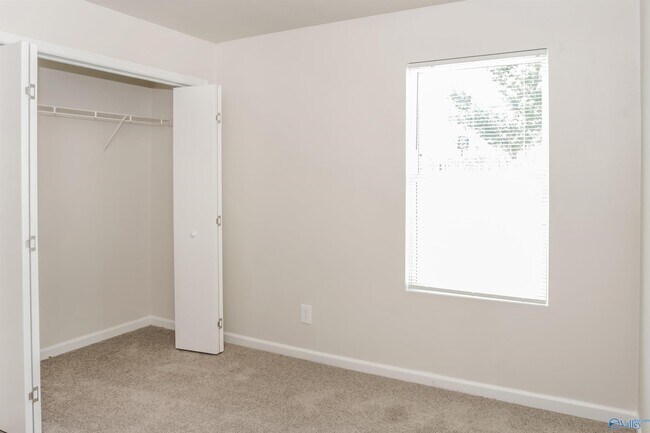 Building Photo - 16709 Wellhouse Dr