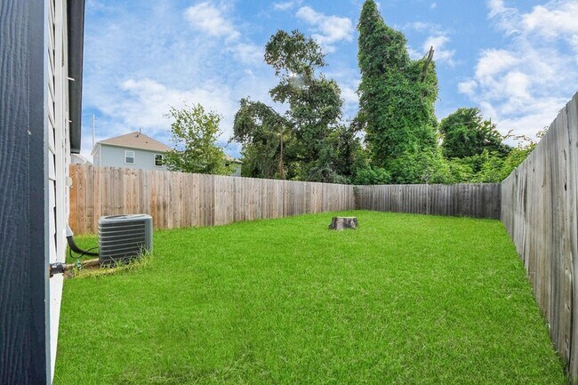 Building Photo - 7502 Sandle St