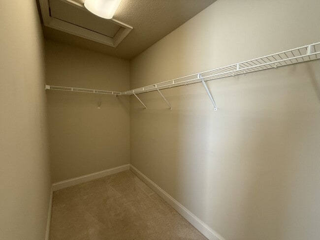 Building Photo - Three Bedroom Collegiate Station Home