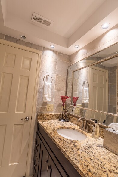 Building Photo - 511 Paul St