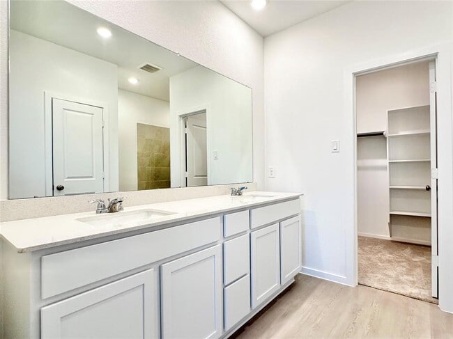 Building Photo - 2524 Lago Costa Dr