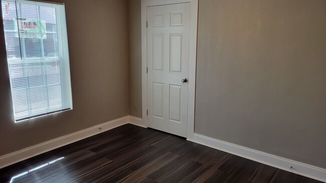 Building Photo - Totally Updated 3/1/2 A MUST SEE! Available July 2026