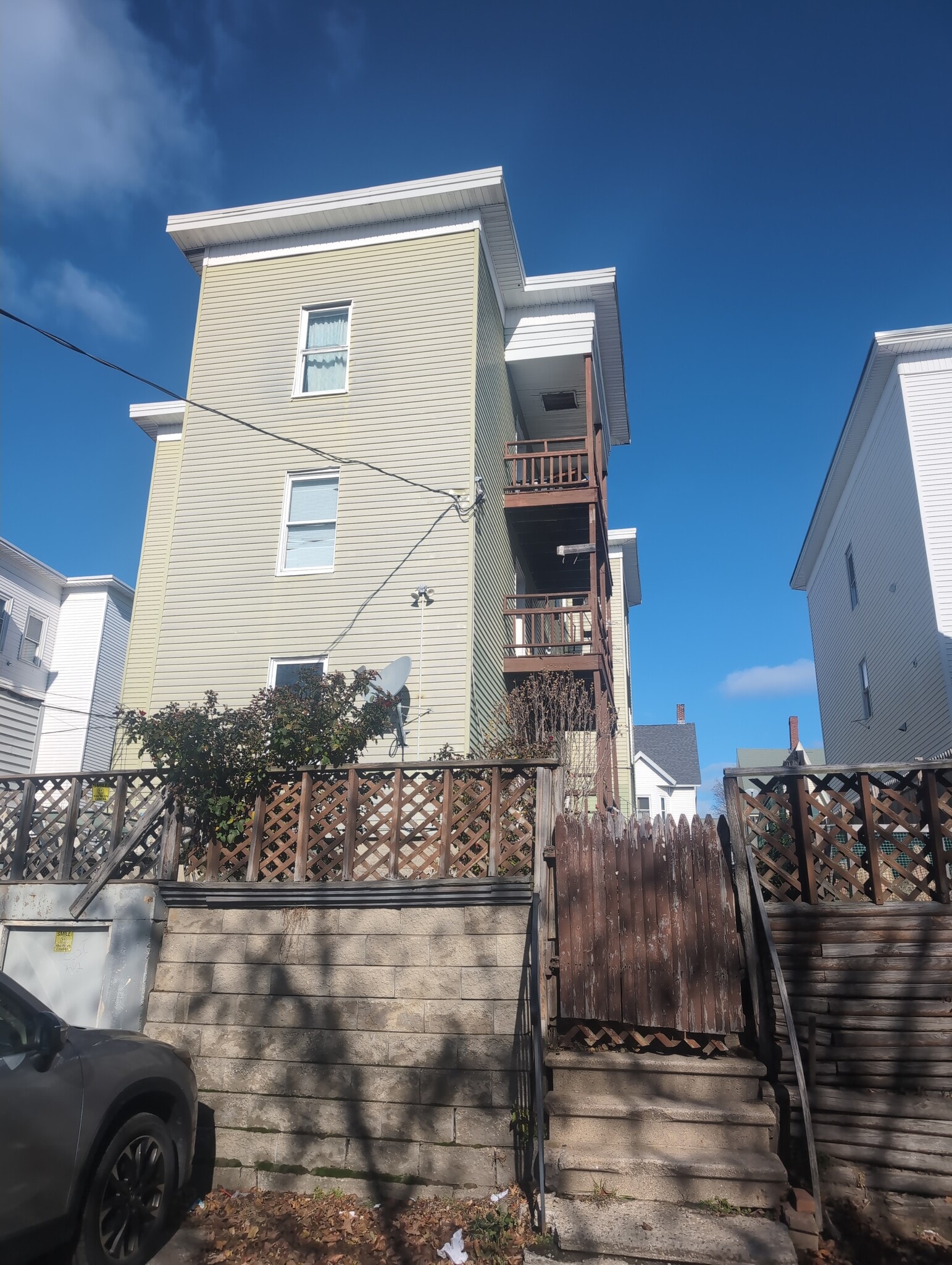 Building Photo - 367 Spruce St