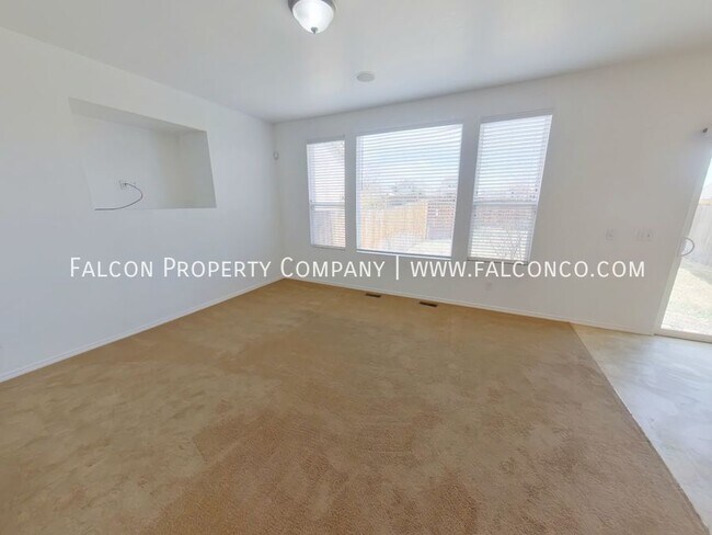 Building Photo - 6627 Silverwind Cir