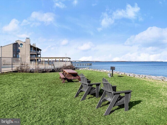 Building Photo - 7024 Channel Village Ct