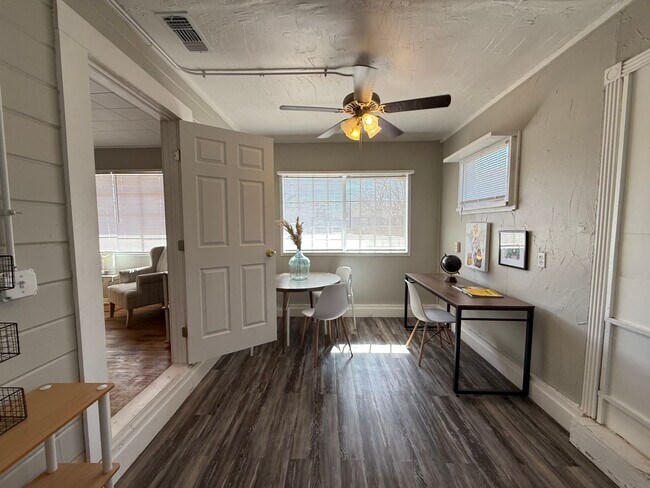 Building Photo - Furnished Short Term Rental