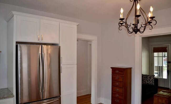 Building Photo - Crescent Hill  Charming Three Bedroom Bung...