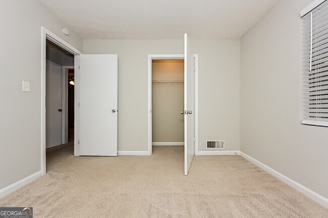 Building Photo - 105 Mt Airy Rd