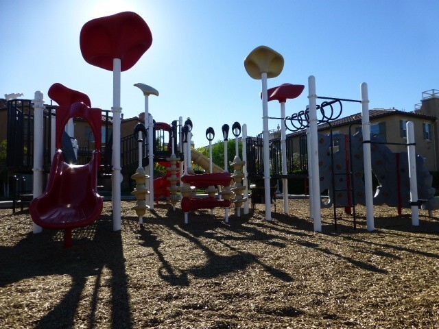 Building Photo - COMING SOON! Charming 2-Bedroom Townhome with Community Amenities in Saugus!