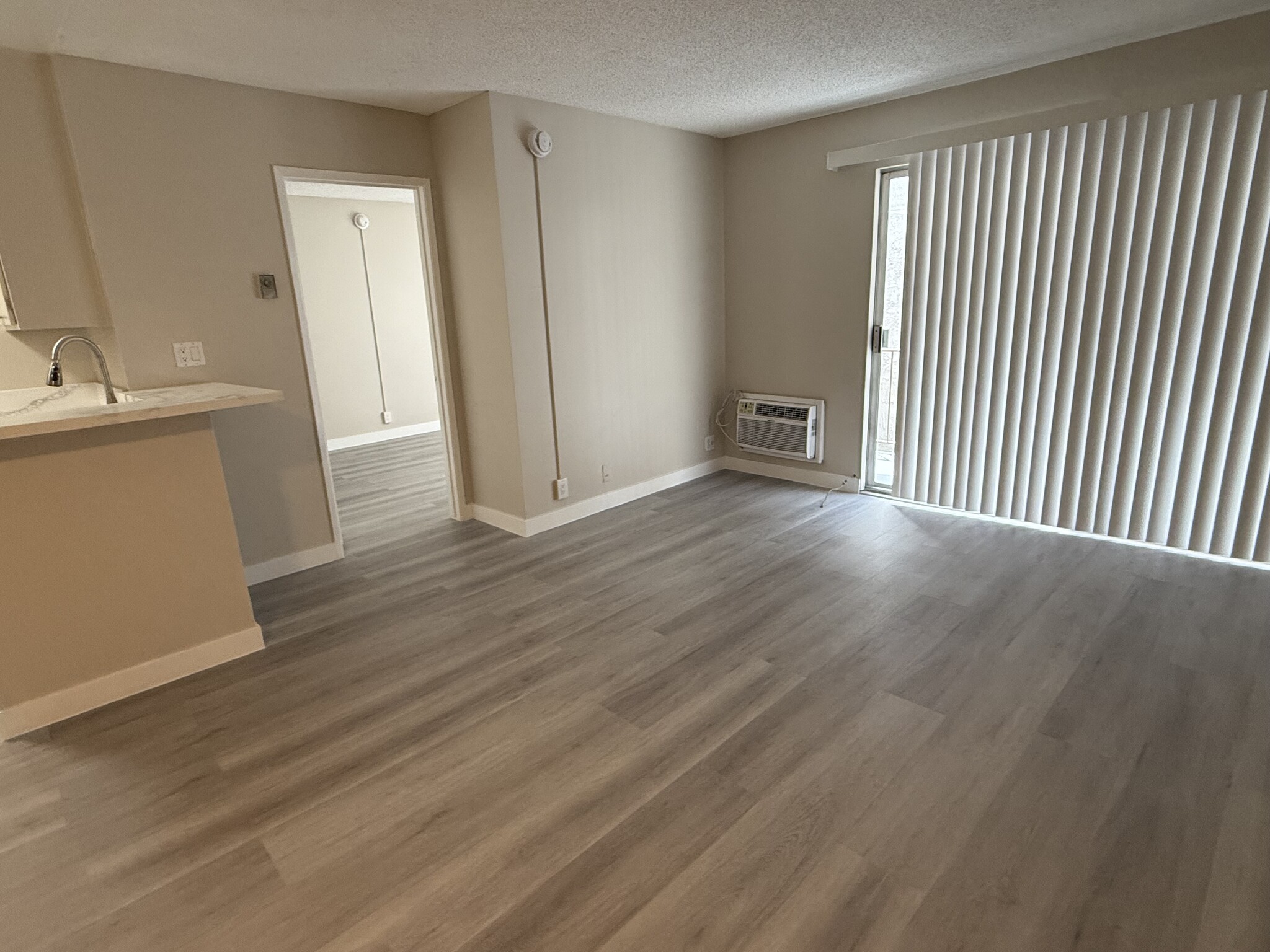 Building Photo - 256 S La Fayette Park Pl