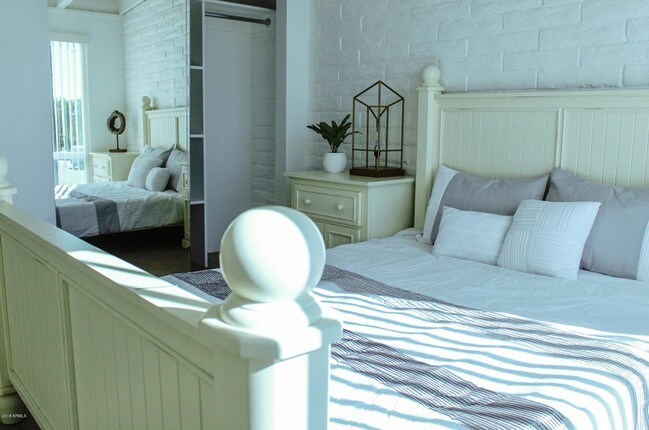 Building Photo - 3318 N 18th Ave