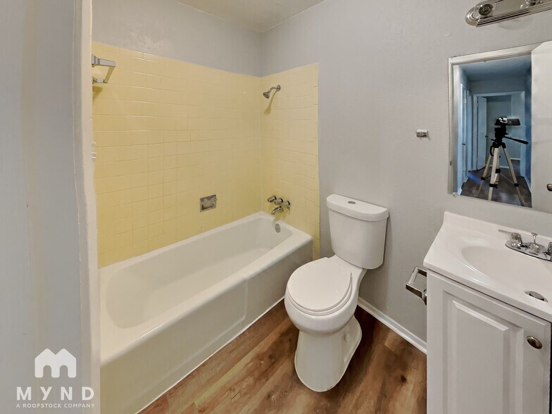 Building Photo - 3451 Pebbleshores Dr
