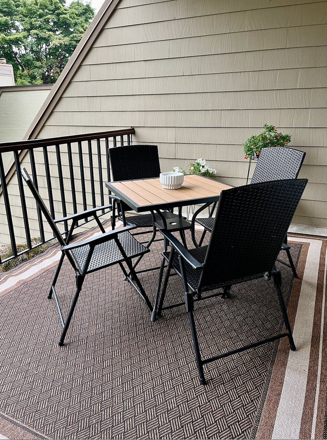 Patio overlooking pool and pond - 85 Viscount Dr