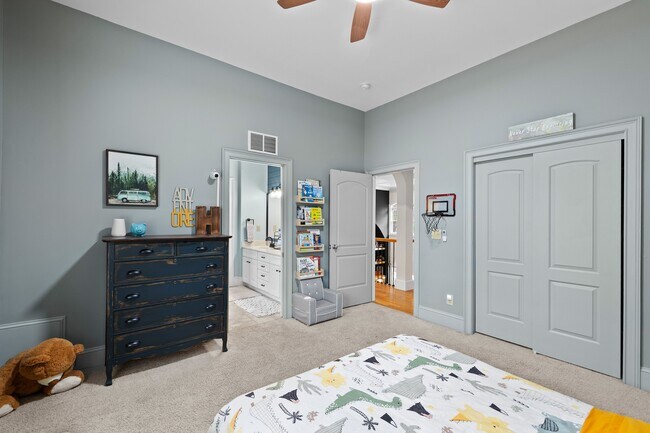 Building Photo - 11 Grey Oak