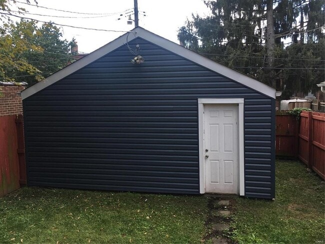Building Photo - Beautiful home within walking distance to ...
